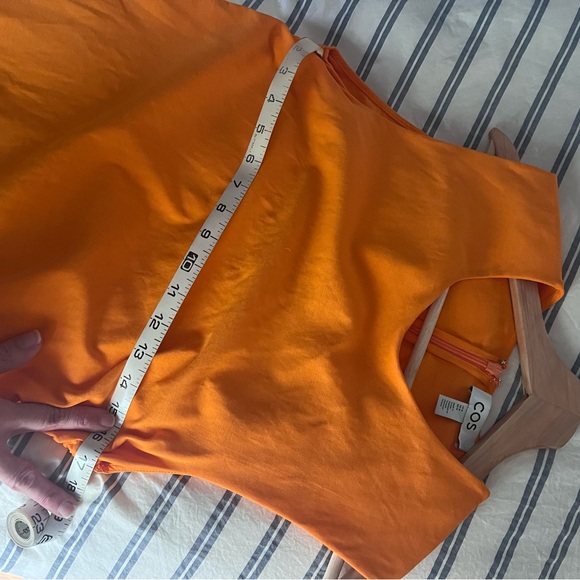 COS GATHERED MIDI DRESS IN ORANGE S - Picture 7 of 7